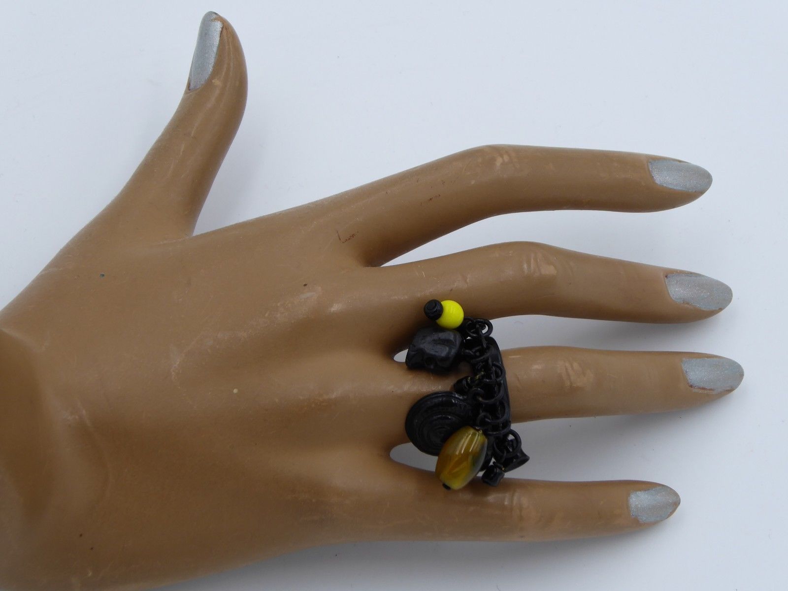 Bague La Tribu Rigaux modèle unique en perle blanche et métal de créateur