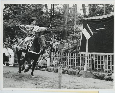 Reiter schießt Pfeil und Bogen Japan 1968 Pressefoto