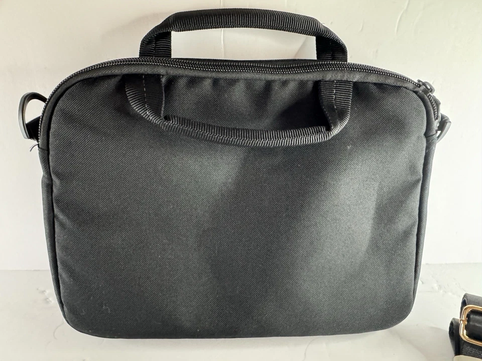 Case Logic Tablet/iPad Carrying Case With Replacement Strap (see Pics) - Image 3 of 4