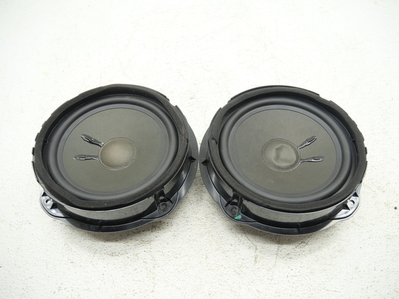 Audi R8 Spyder 2017-2023 Left, right Head units Pair P/N 8V0035415E