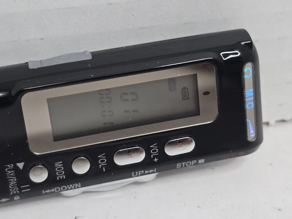 Pyle PVR200 Digital Voice Recorder with 4GB Built-in Memory Manual And Cord - Image 2 of 4