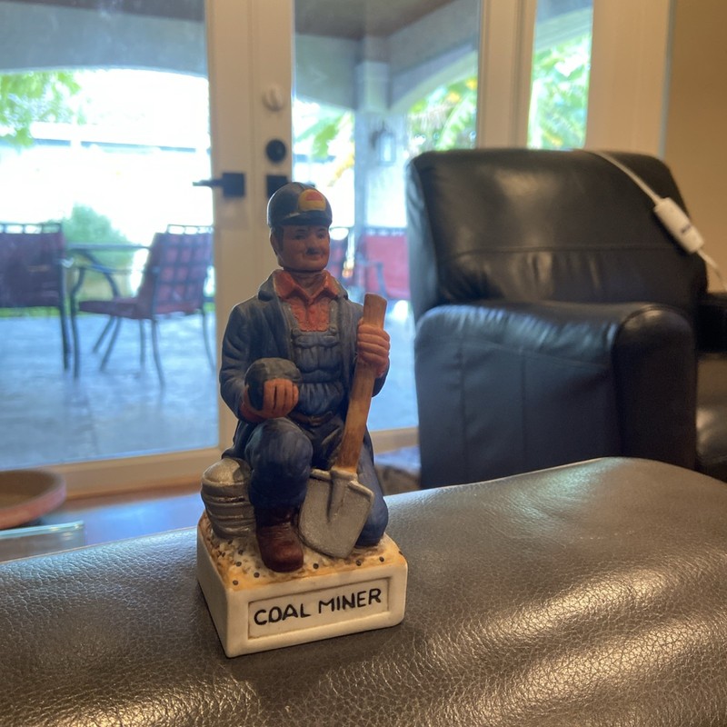 1981 Old Commonwealth Bourbon Whiskey Empty Coal Miner Kneeling Decanter 5”