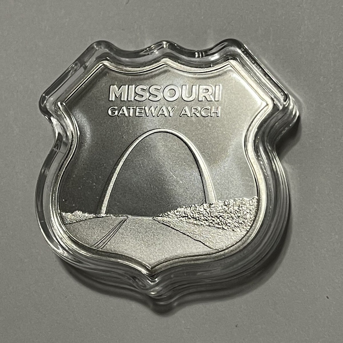 その他 NF Crown of Providence Missouri Gateway Arch Route 66 Shaped Coin 1 Troy Oz .999