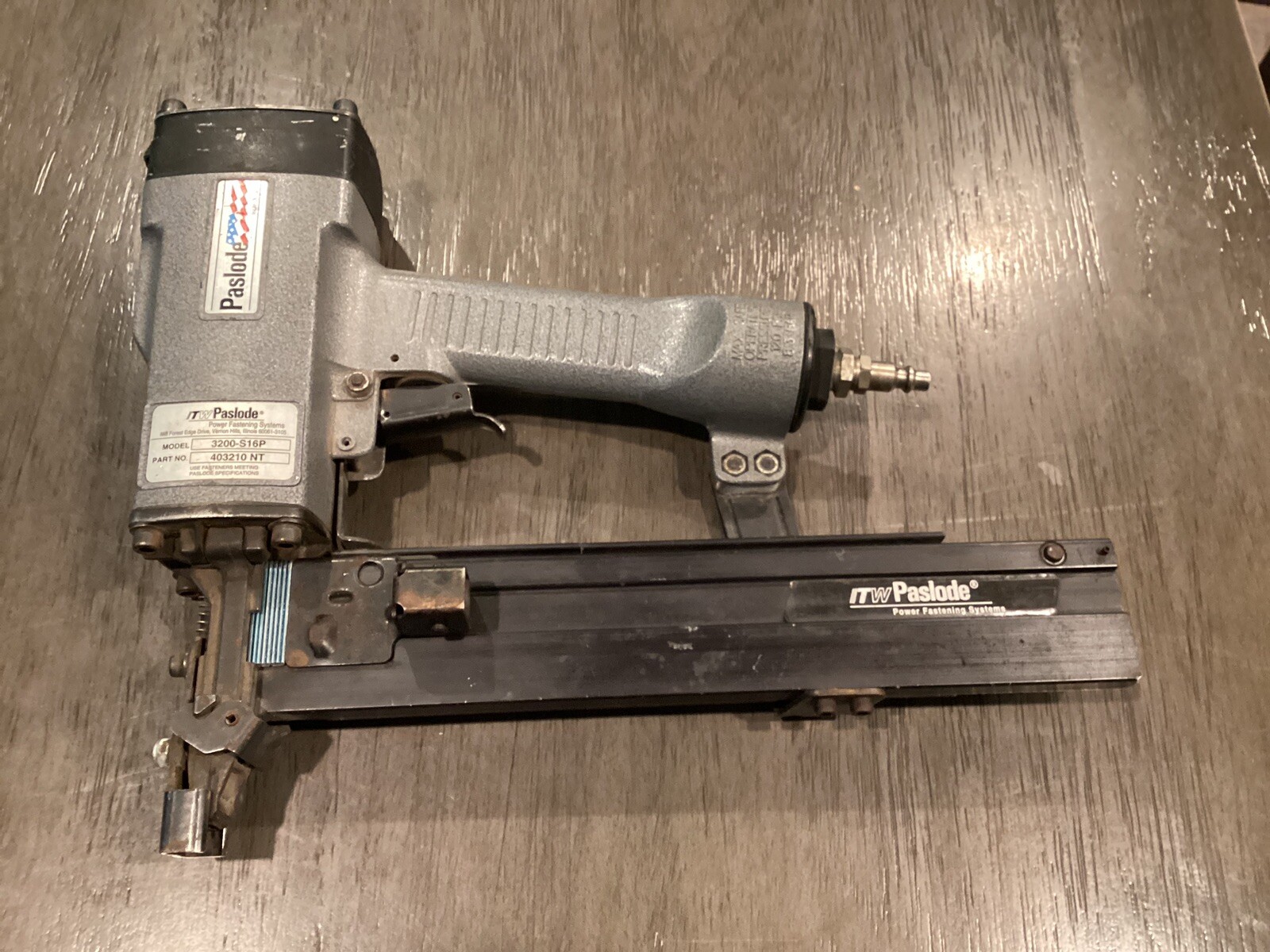 Paslode Pneumatic Finish Crown Stapler Model 3200-S16P Part 403210NT-image