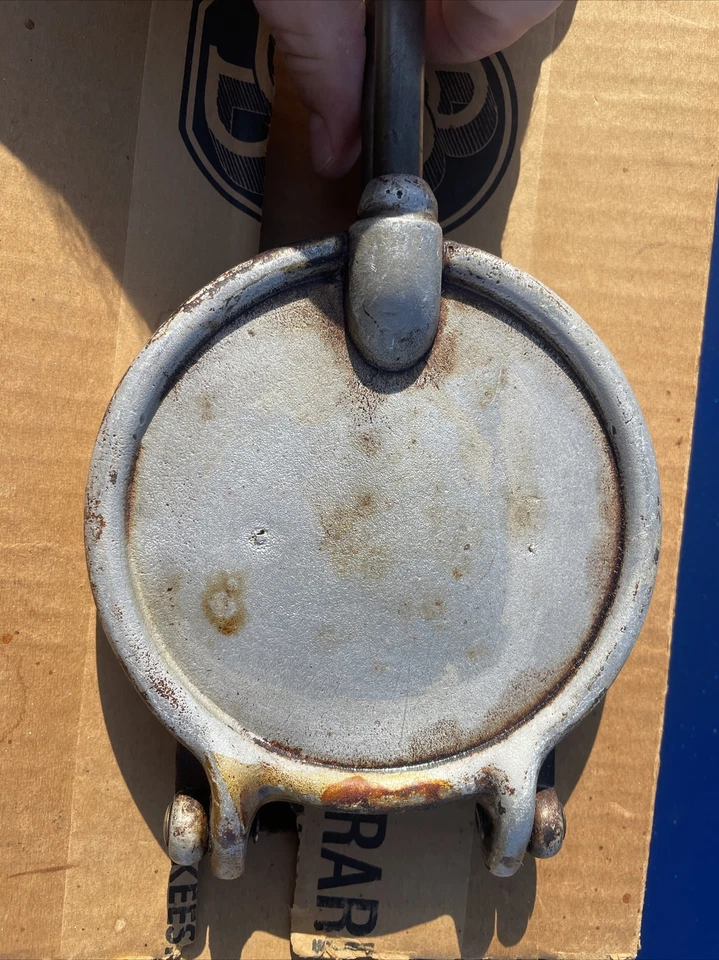 Beraducci Brothers Round Italian Style Aluminum Pizzelle Waffle Baker - Image 4 of 4