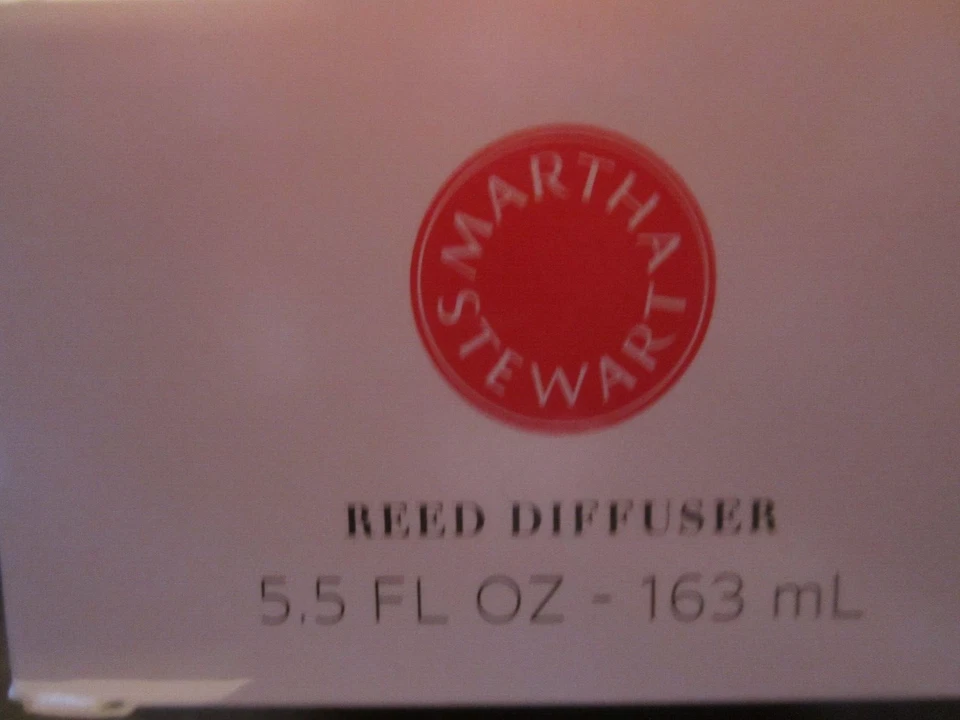 Martha Stewart Collection Reed Diffuser 5.5 fl oz. CURRANT BERRY NIB - Image 3 of 4