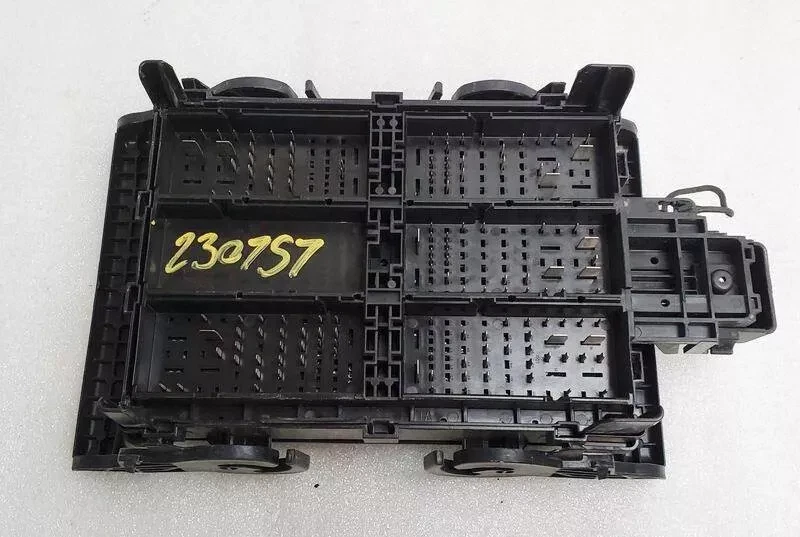 GMC Sierra 1500 2014-2016 camioneta motor caja de fusibles Foto 3 de 4