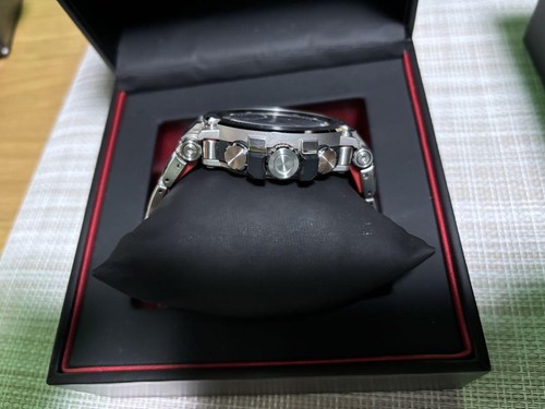 CASIO G-SHOCK MTG-B1000XBD-1AJF MT-G Chronograph Carbon Bezel Solar Radio Watch - Picture 4 of 6