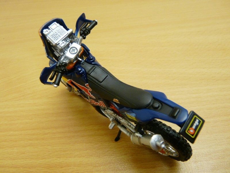 Bburago KTM 450 Rally Modellauto – Cyril Despres Dakar #1, Maßstab 1:18, Die-Cast