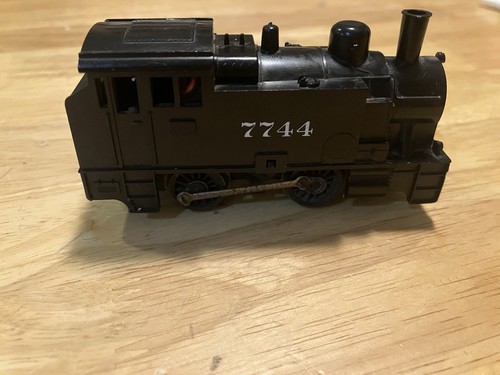 Locomotora tanque de vapor Tri-ang Hornby calibre OO 0-4-0 #7744 de colección hecha en Reino Unido⁠ | Condition: Used