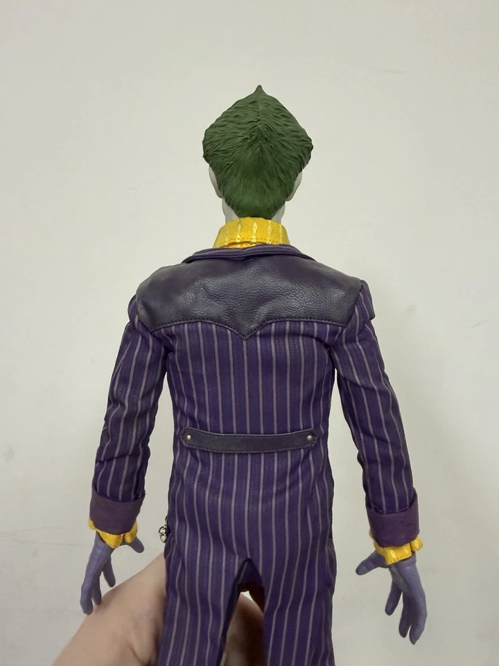 Figura de acción Hot Toys en muy buen estado 27 Batman Arkham Knight Joker 12 pulgadas 1/6 USADA Foto 4 de 4