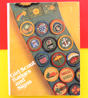 GIRL SCOUT BADGES AND SIGNS 1980 CREATIVE ACTIVITIES SKILLS HOBBIES COLOR ILLUS.