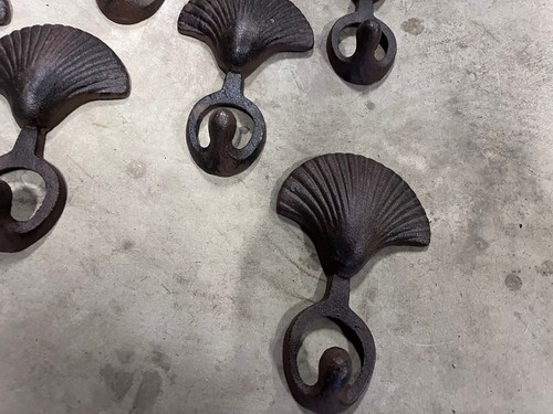 Vintage Style Cast Iron Hook Shrimp Sea Ship Shell Clam Ocean Beach Bathroom - Picture 2 of 5