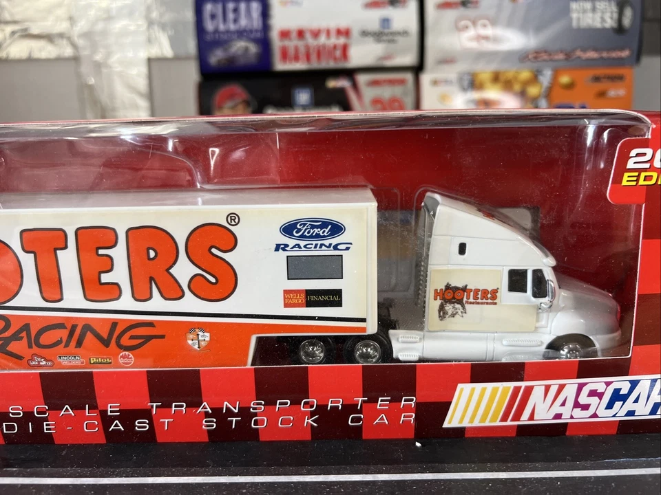 2002 Racing Champions No11 Brett Bodine Hooters 1:64 Nascar литой самосвал - Изображение 4 из 4