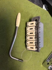 Gotoh Vintage Strat Tremolo with Graph Tech Saddles w/vintage steel block