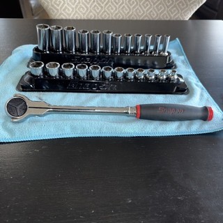 Snap on Tools 25 Piece 3/8" Drive Metric 6PT Shallow & Deep & FHNF100 Ratchet