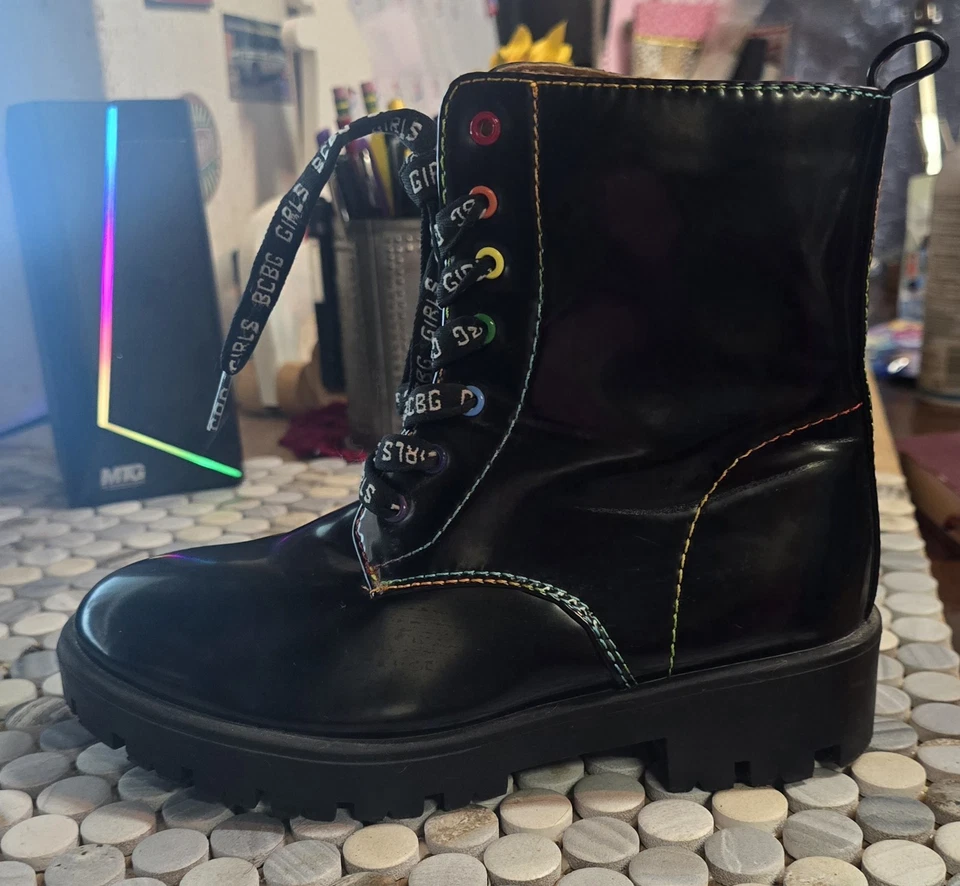 BCBG Black Patent Rainbow Stitch Combat Boots. Pre-Owned Youth Size 3 - Image 4 of 4