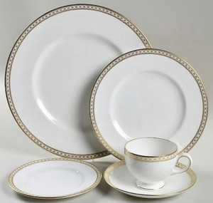 Wedgwood GOLD ULANDER Bone China - SET OF 8 - 5 Piece Place Setting