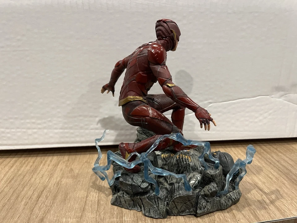 Diamond Select Gallery The Flash Estatua PVC de Zach Snyder’s Justice League Foto 3 de 4
