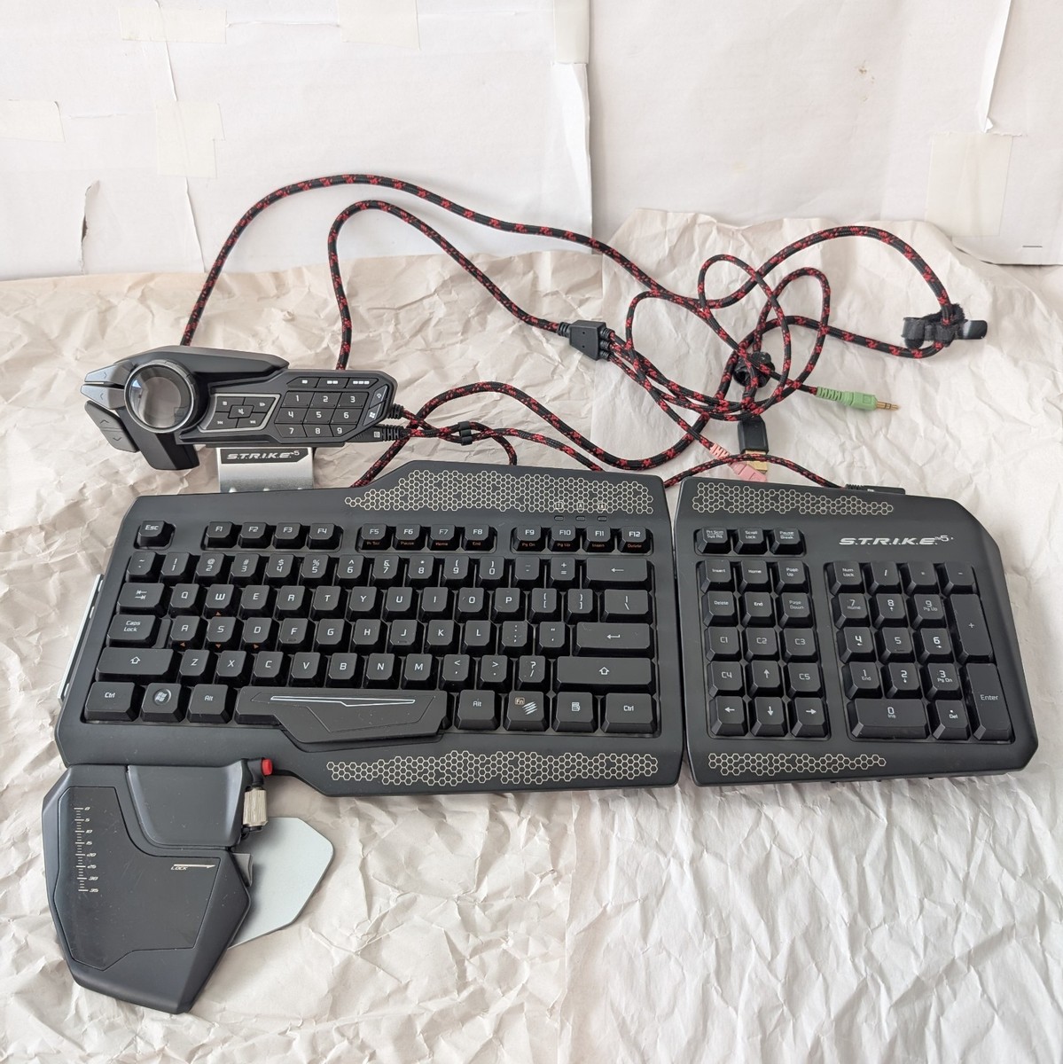 Mad Catz STRIKE 5 Modular RGB Gaming Keyboard W/Hand Rest, Num Pad