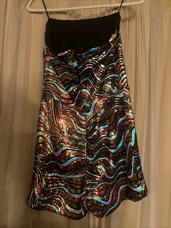 Guess sequin romper; stunning zip back size medium. new without tags never worn - Imagem 2 de 3