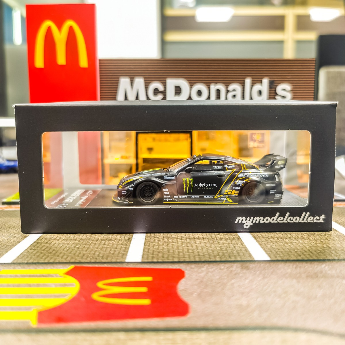 ミニカー 1/64 MCE GT-R R35 MC 1:64 Black GTR R35 LB Monster Widebody Sports Model