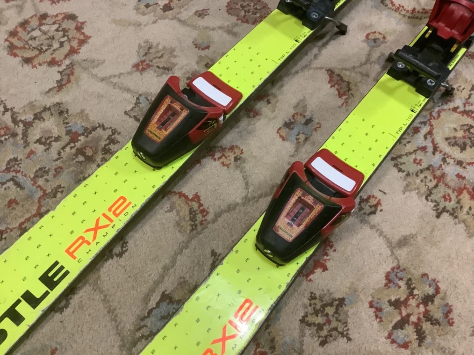 Esquís Kastle RX 12 Champion Junior con fijaciones Salomon 110 cm - De colección Foto 2 de 4