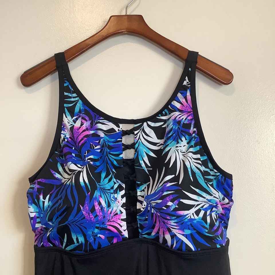 Trajes de baño para todas las tallas 22 hojas florales acolchado traje de baño de una pieza cuello hundido Foto 2 de 4