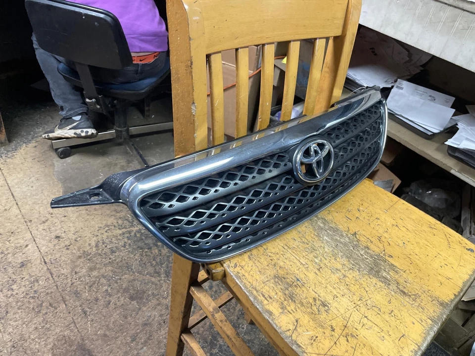 Grille TOYOTA COROLLA 03 04 05 06 07 08 Foto 3 de 4