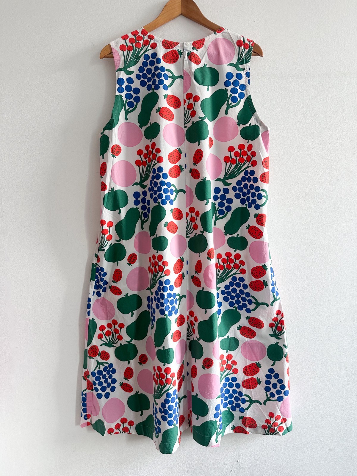 Uniqlo Marimekko A Line Sleeveless Dress Fruit Print White XL NWT thumbnail 2