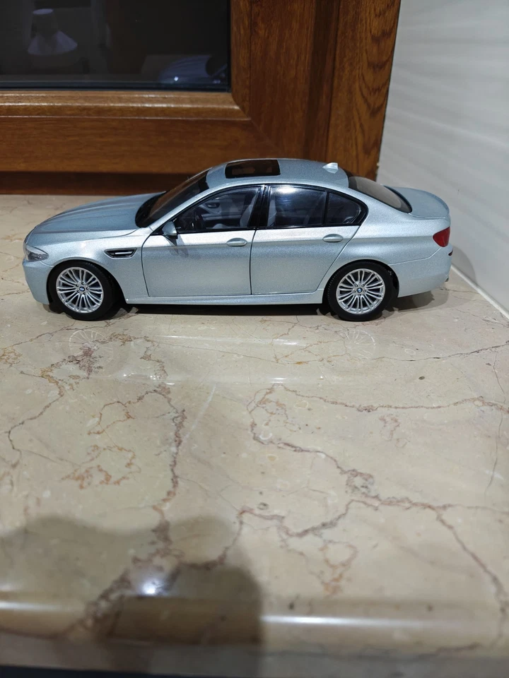 BMW M5 Paragon Model 1:18 - Immagine 2 di 4