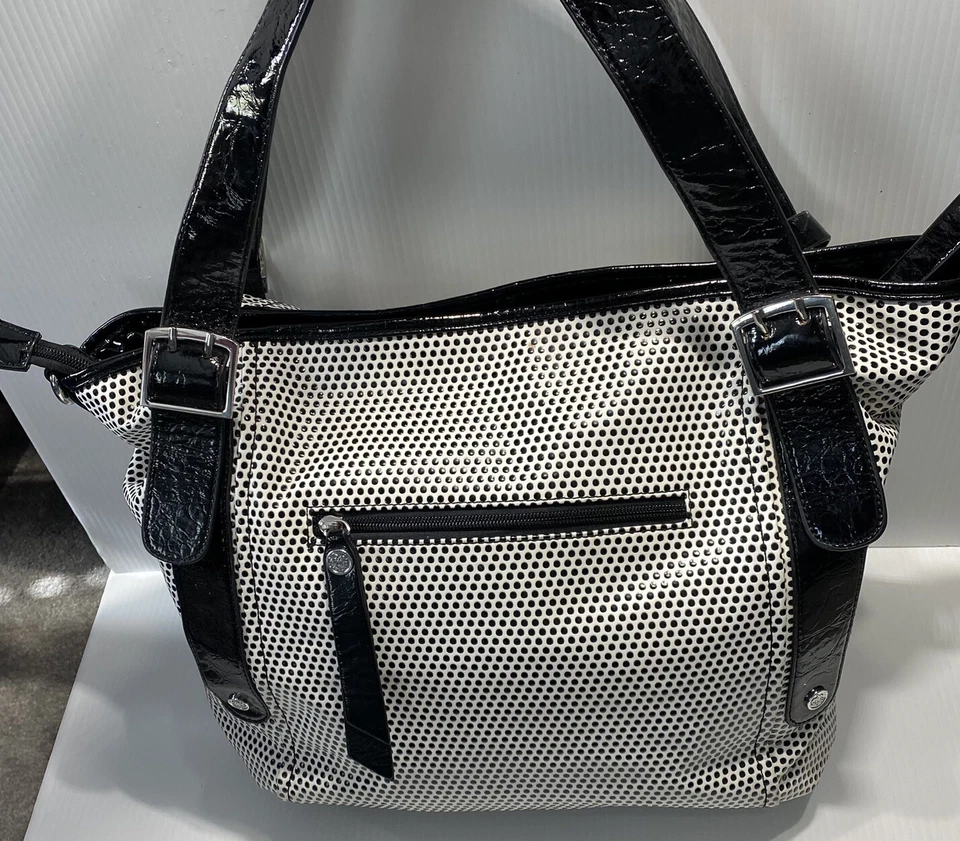 Bolso de pañales FAO Schwarz Babies R Us imitación cuero blanco y negro a lunares Foto 2 de 4