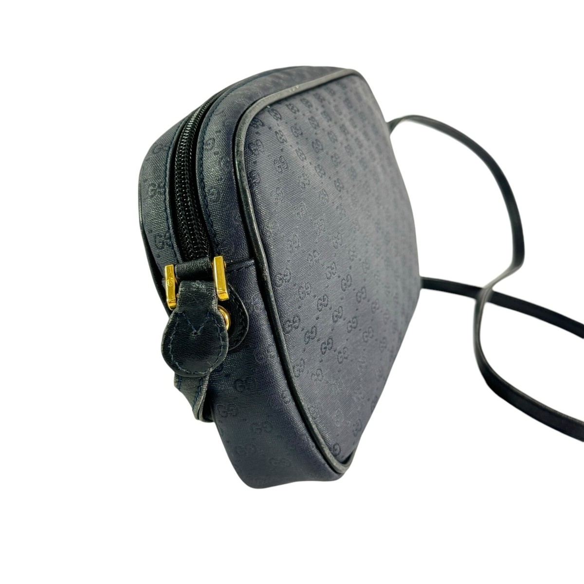 GUCCIポーチ／NAVY GUCCI Soft Pouch Navy Blue Magnetic Closure Cosmetic Make Up