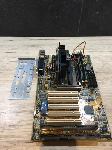 ASUS P2L97 ATX Slot 1 w/ Intel Celeron 333 CPU 160mb RAM working !