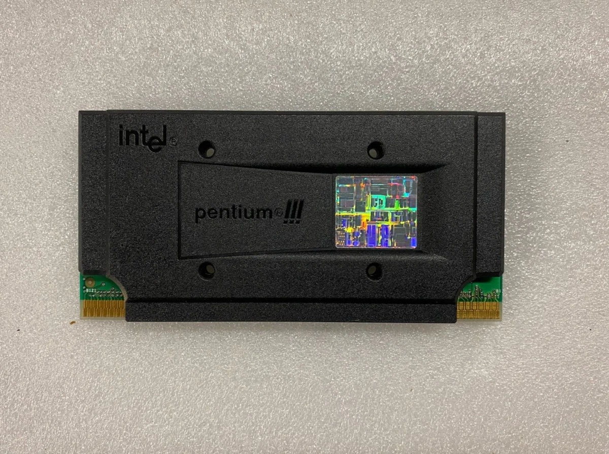 Processeur Intel Pentium III SL4C9 933 MHz - 256 Ko - 133 MHz - NEUF (ouvert)