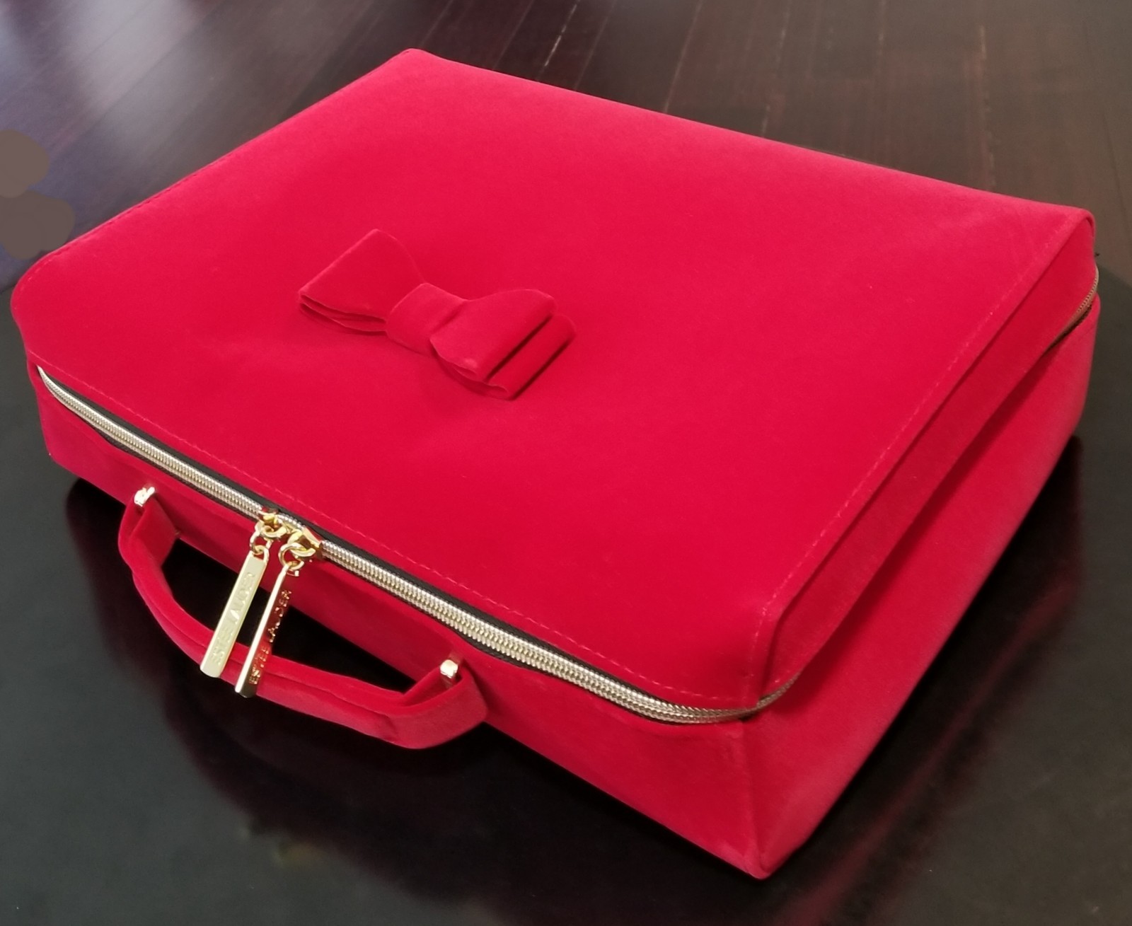 New Estee Lauder Large Red Velvet Makeup Bag Zippered Train Case