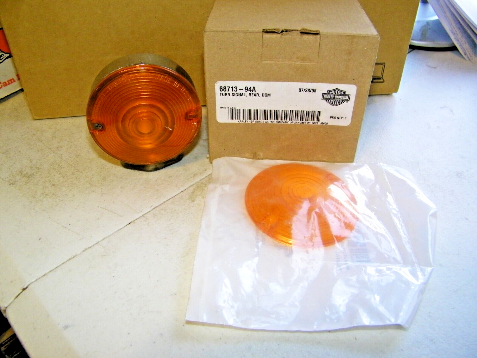 Harley Davidson Used Rear Turn Signal 68713-94A One New Lens cover68440 ...