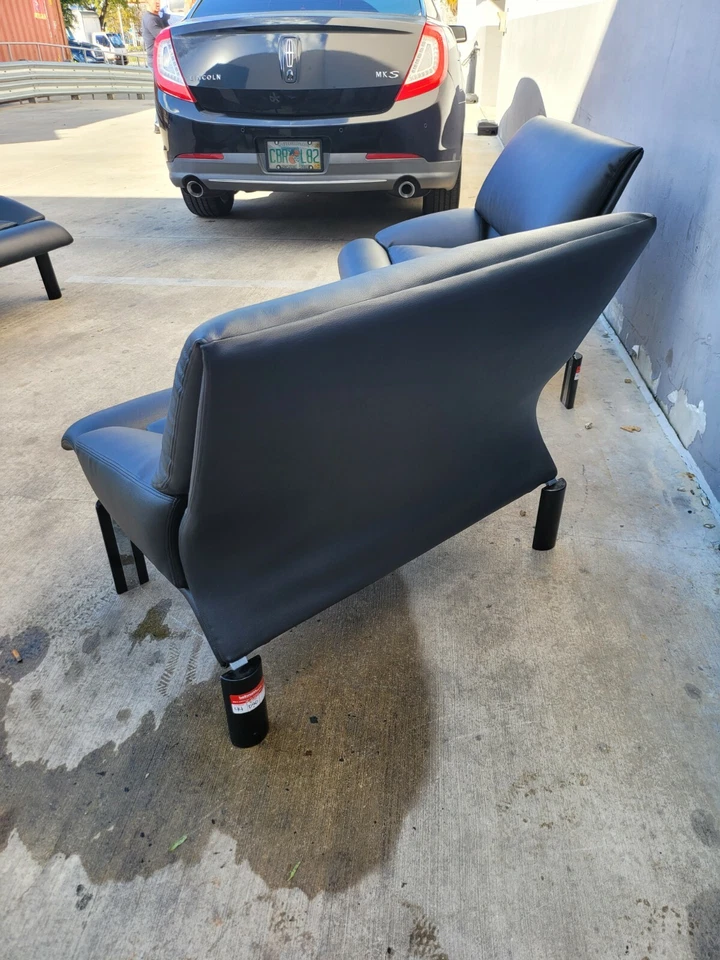 PAR ELEGANTE DE CADEIRAS ITALIANAS DE COURO PRETO SAPORITI - Imagem 4 de 4