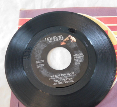 DOLLY PARTON WE GOT  TOO MUCH / DON'T CALL IT LOVE 45 RPM RECORD 058