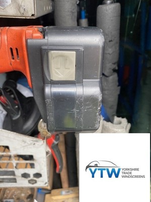  **BRAND NEW  Milwaukee Replacement **Windscreen Fitting