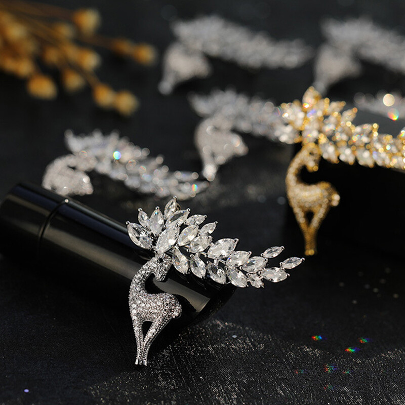 YAZILIND Rhinestone Eagle Brooch Pin - Alloy Animal Corsage Jewelry For Women, Party, Blazer, Gift (Gold/Silver, 4.5x3.8cm)