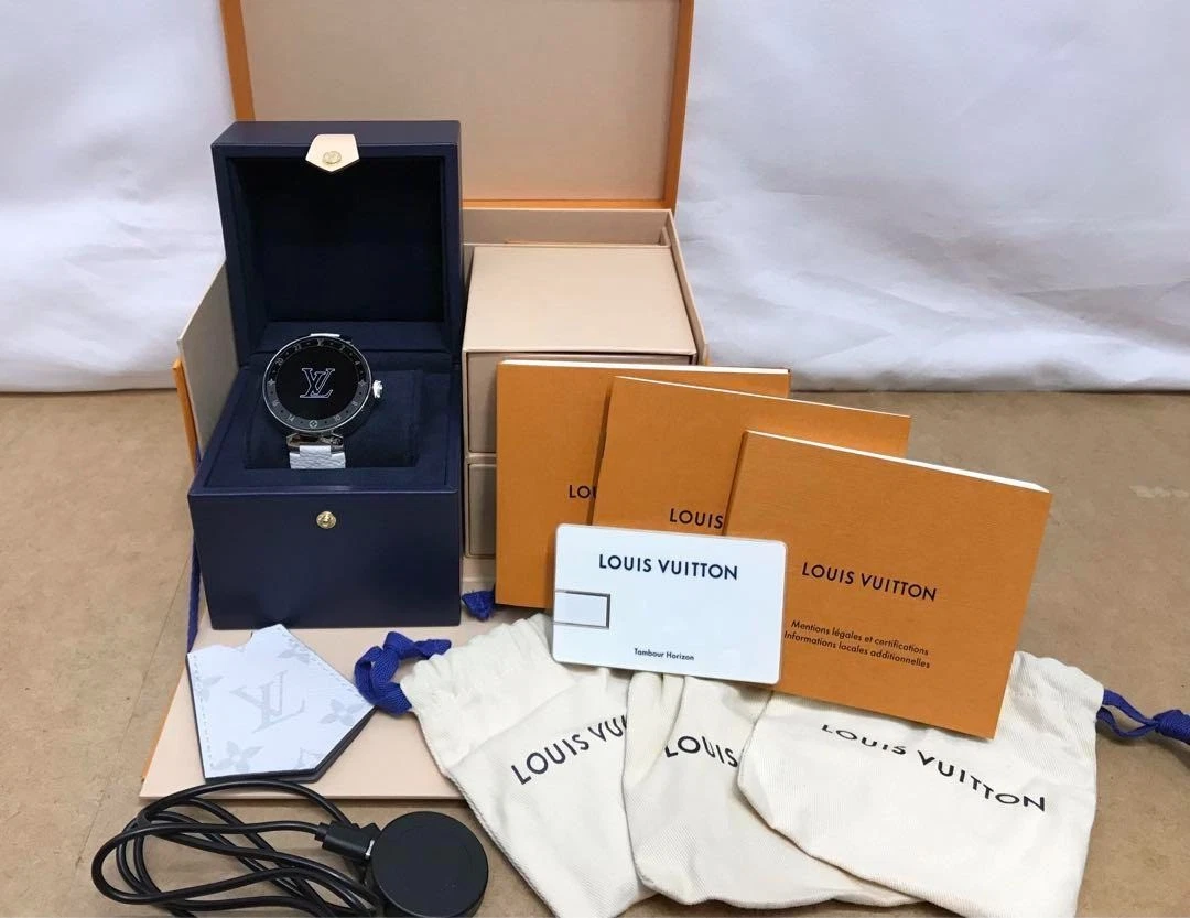 LOUIS VUITTON（LV） Louis Vuitton Tambour HorizonV2 Smart Watch 42 mm QA050 cassa caricatore pelle GIAPPONE