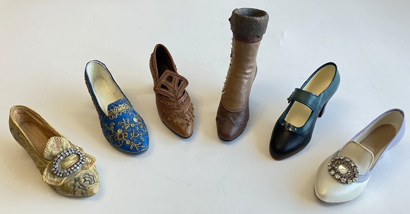 JUST THE RIGHT SHOE By RAINE WILLITTS DESIGNS Miniature Shoes 1998 1999 Lot of 6