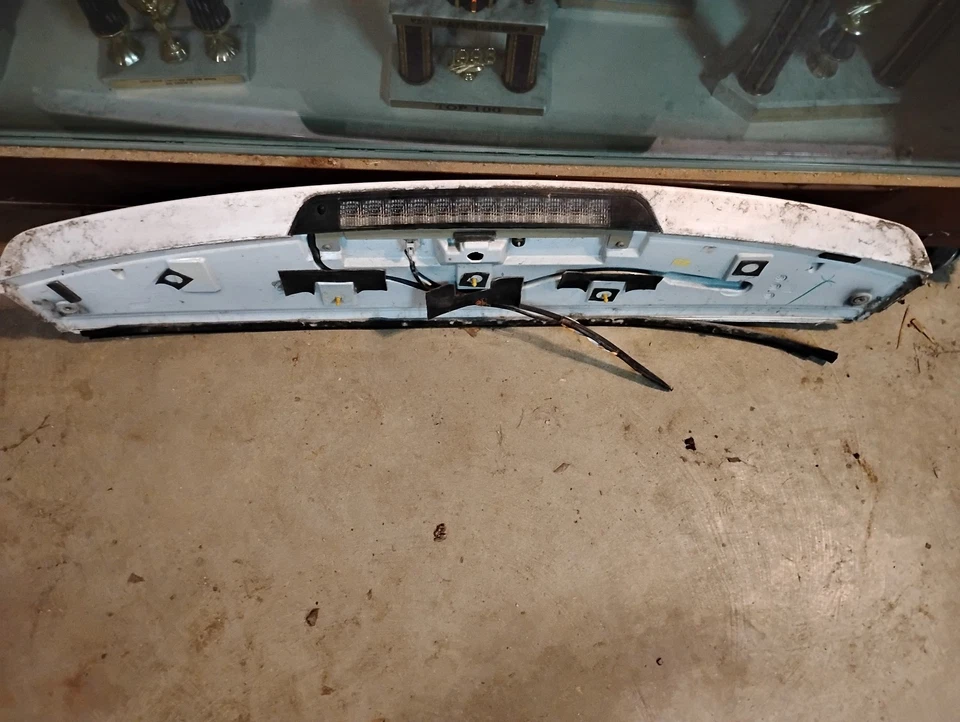 2005-2006 EQUINOX 06-09 PONTIAC TORRENT REAR SPOILER 3RD BRAKE LIGHT OEM Foto 2 de 4