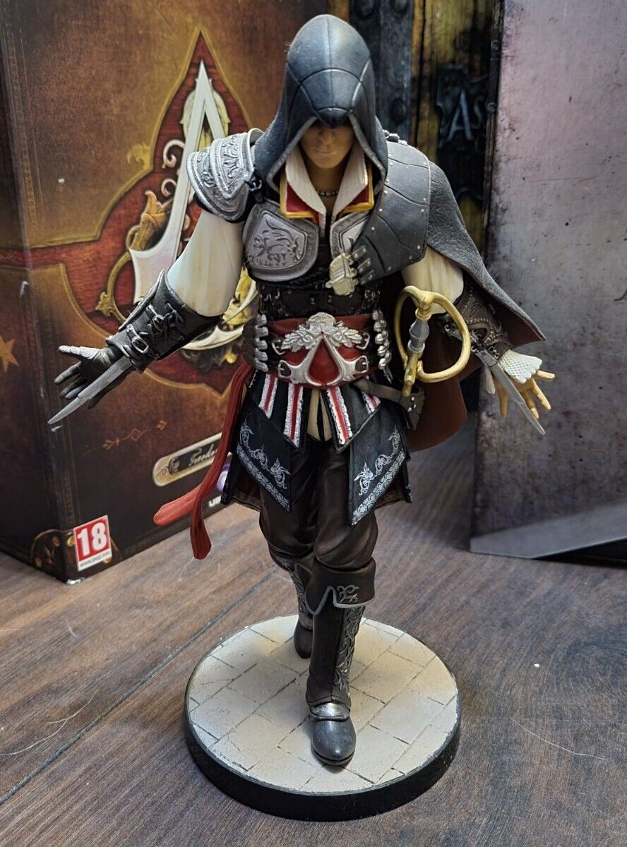 Assassin's Creed II - Ezio Auditore Black Edition - Ubisoft Attakus 8''  pvc statue