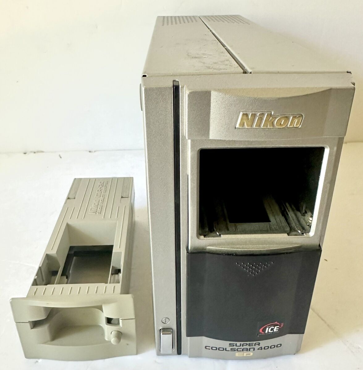 Nikon Super CoolScan 4000 ED Photo Slide & Film Scanner w Nikon Super CoolScan 4000 ED Photo Slide & Film Scanner w