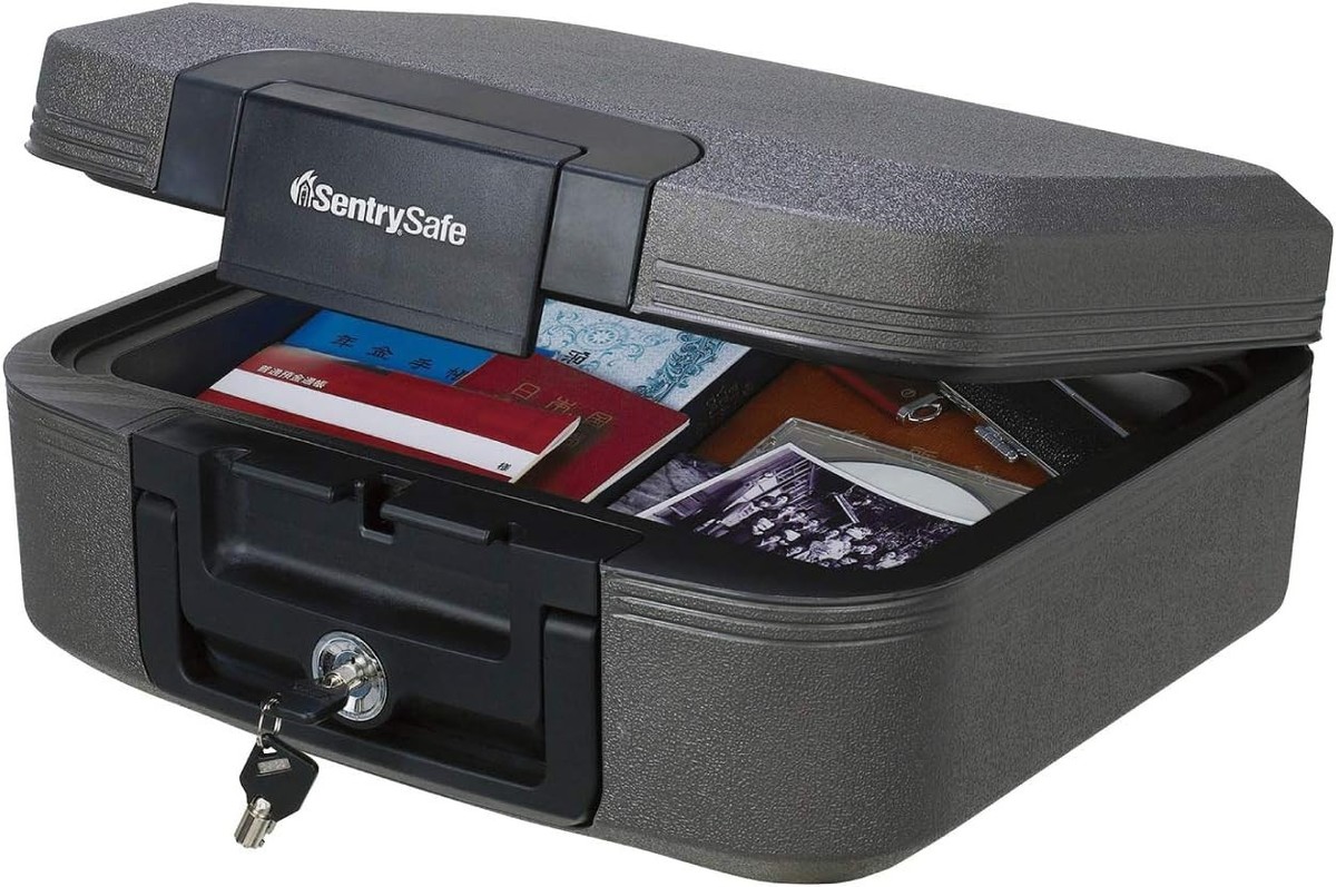 SentrySafe セキュリティケース 鍵付き 耐火 防水 SentrySafe Chest Safe with Key Lock 0.28 Cu.ft Fire & Water
