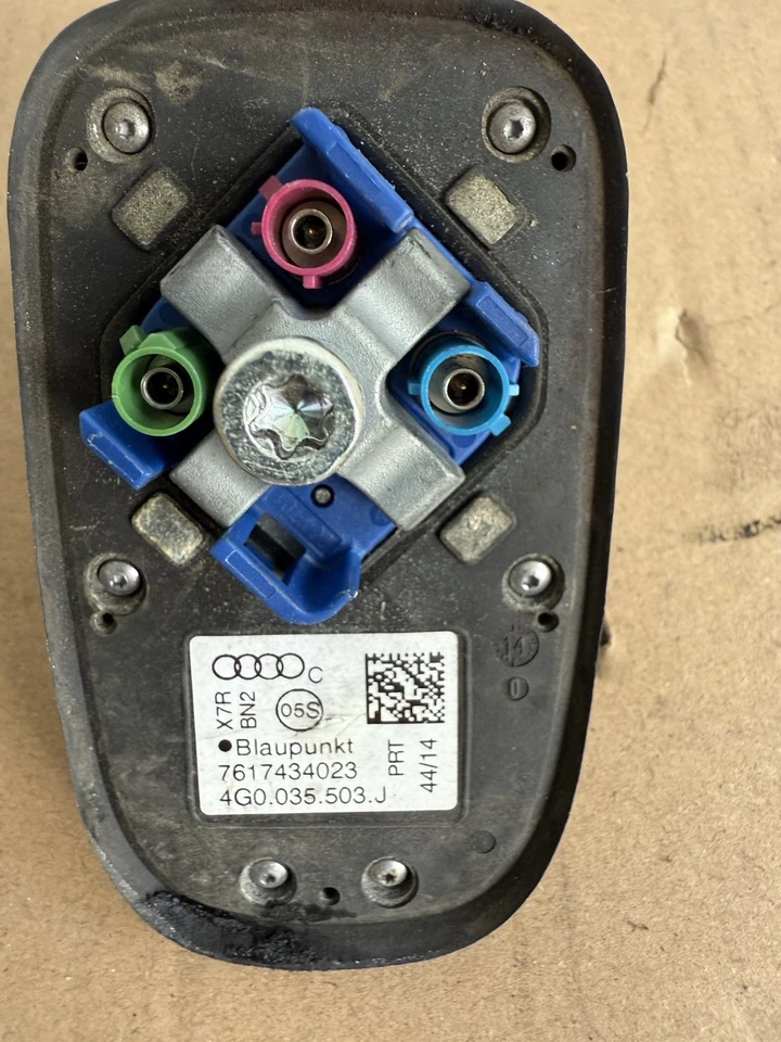 Audi A4. Antena principal A5 2009-2016 Foto 3 de 3