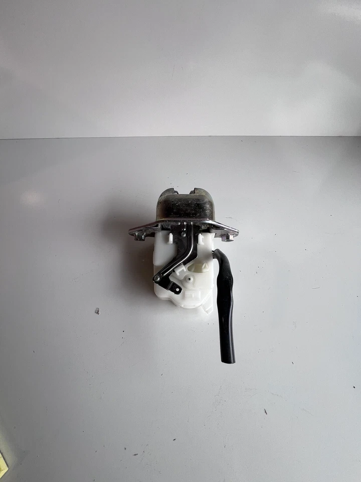 Trava de portão traseiro Subaru Outback 2013, seminova - Imagem 2 de 2