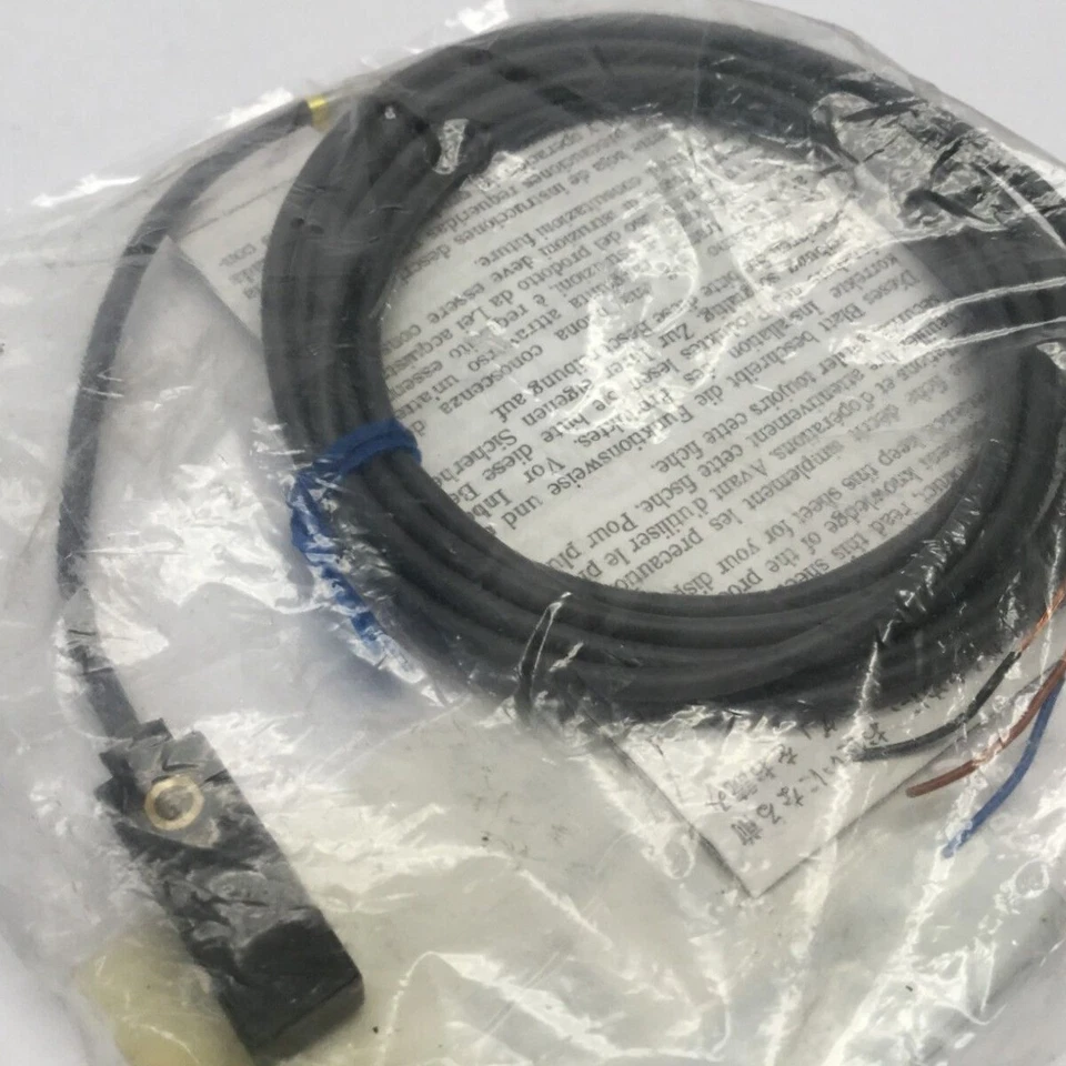 TLW3MC2 1X Omron New In Box TL-W3MC2 Proximity Switch 12-24VDC 2M Sensors - Image 2 of 2